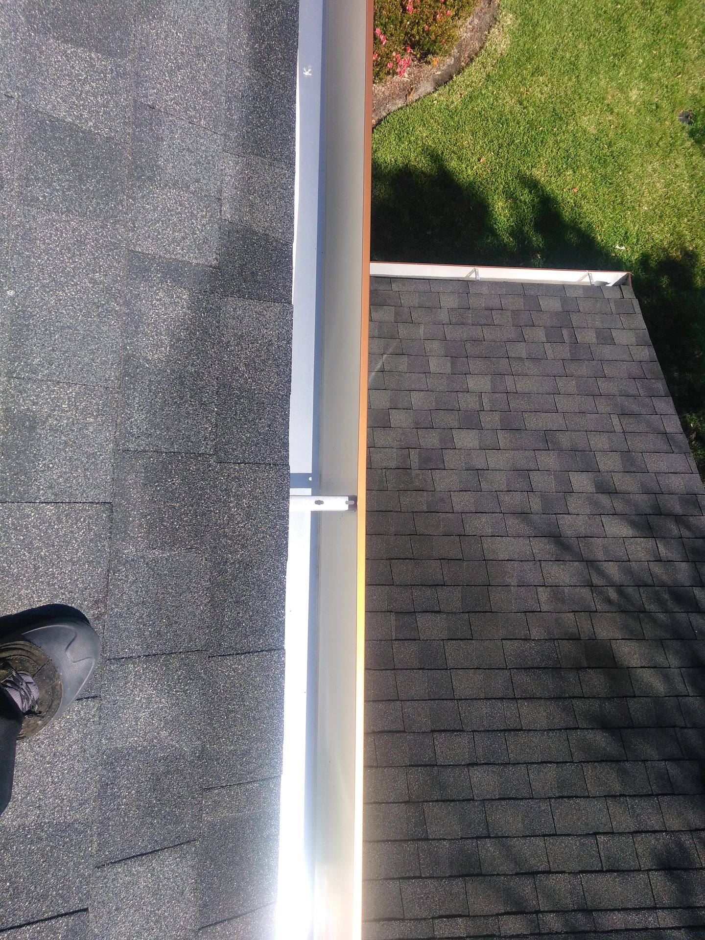 Our Gutter Cleaning Work — photo 2